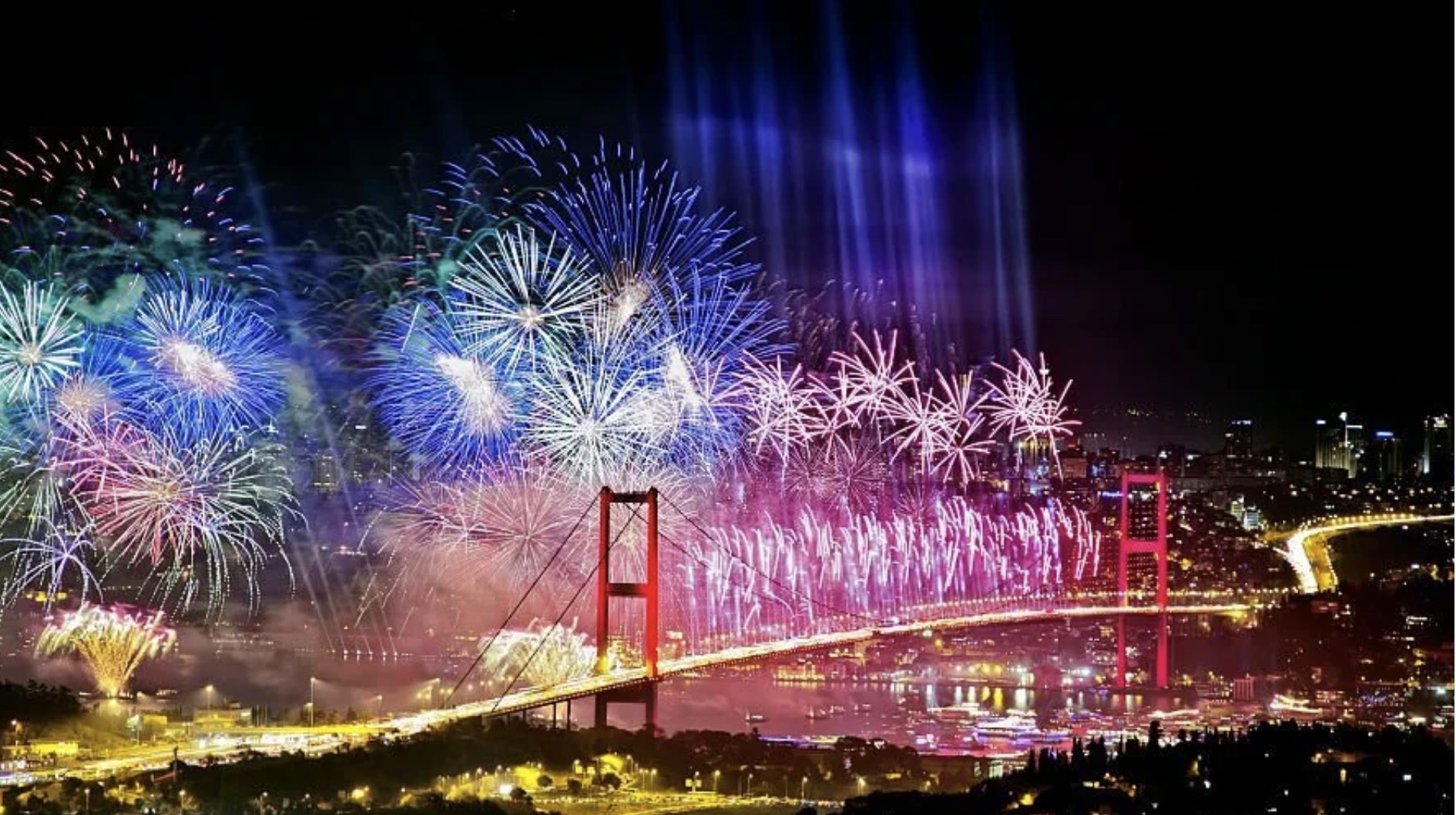 New Year's Eve Dinner Cruise Party on the Bosphorus Istanbul Tour