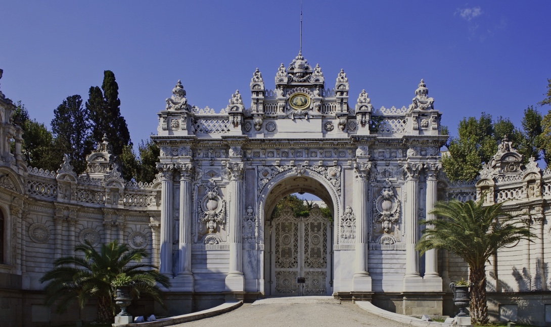 Half Day Morning Dolmabahçe  & Pierre  Lotti Hill Tour